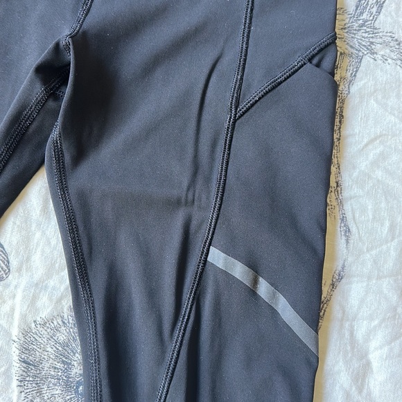 US4 Lululemon tight gym pants activewear, inseam 17” - excellent condition - Picture 3 of 12